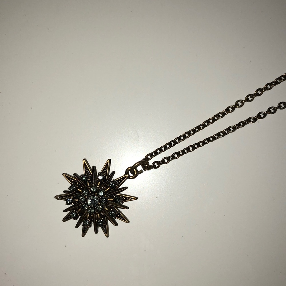 Star burst shape necklace